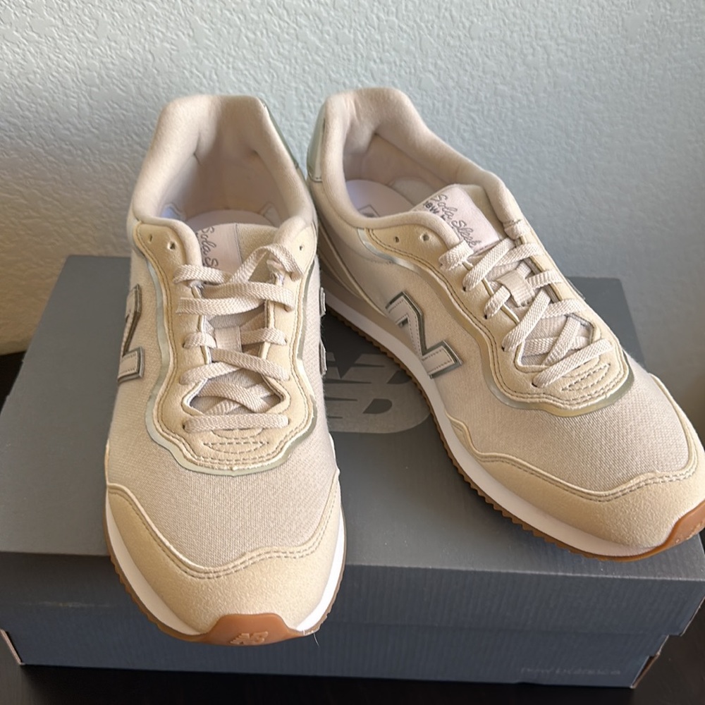NWT/ BNIB New Balance Women's Sola Sleek V1 Sneaker